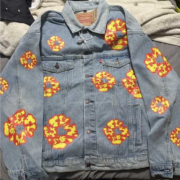 Levi’s denim tears offset jacket - Picture 3 of 3